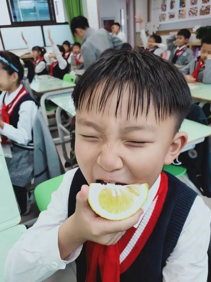 DƬ